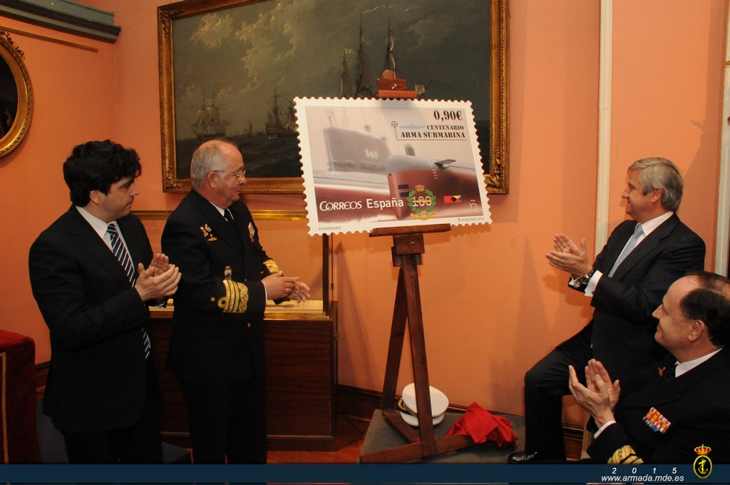 El AJEMA ha presentado esta mañana en el Museo Naval de Madrid el sello de Correos conmemorativo del centenario de la creación del Arma Submarina